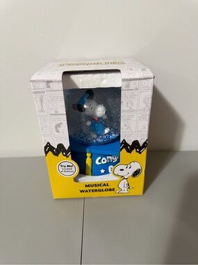 Peanuts Snoopy Blue Musical Waterglobe - Graduation Theme
